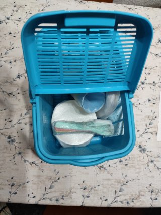 Cesta de picnic azul y multicolor