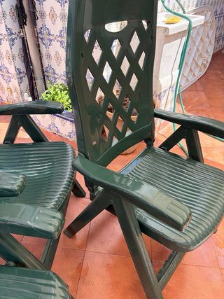 Sillas de jardín de plástico verdes