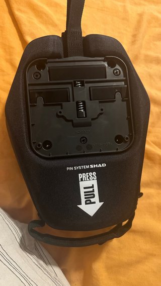 Bolsa Shad E-04P Negra
