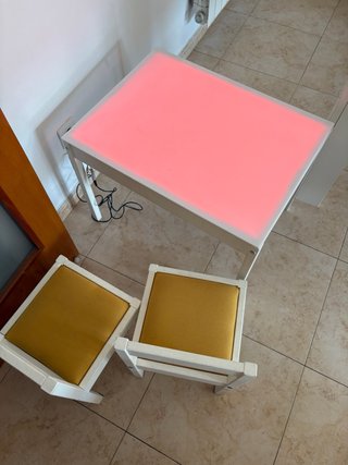 Tavolo per bambini per giochi creativi