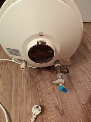 Termo de agua Edesa 30 litros