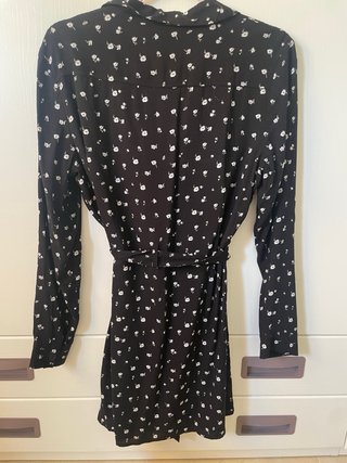Vestido negro corto floral DIVIDED Talla 40