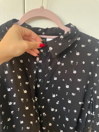 Vestido negro corto floral DIVIDED Talla 40