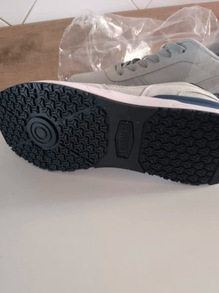 Zapatillas de seguridad talla 47 nuevas