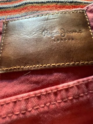 Pantalón corto rojo de chico