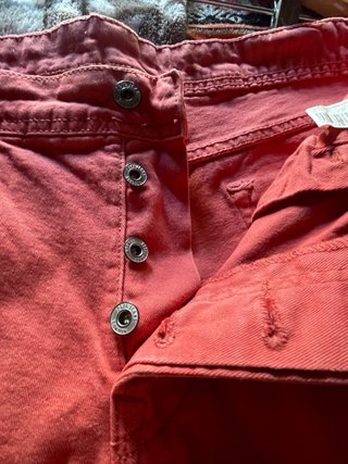 Pantalón corto rojo de chico