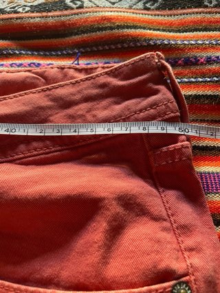 Pantalón corto rojo de chico