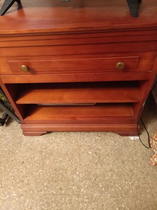Mueble de madera marrón