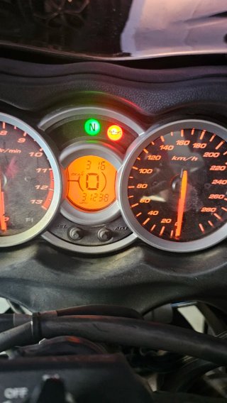 Suzuki GSXR 1300 Hayabusa Negra y Roja