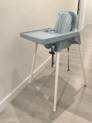 Trona Ikea con respaldo acolchado