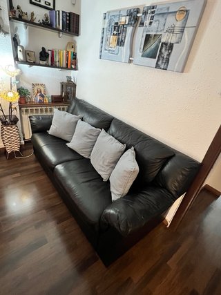 Sofá de piel negro/ dos juegos de sofas