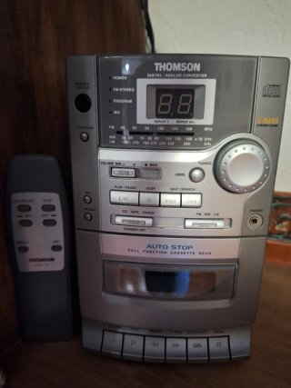 Equipo de música Thomson CD, Cassette y Radio
