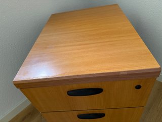 Cajonera de oficina de madera