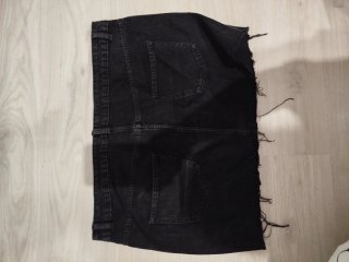 Minifalda negra con rotos