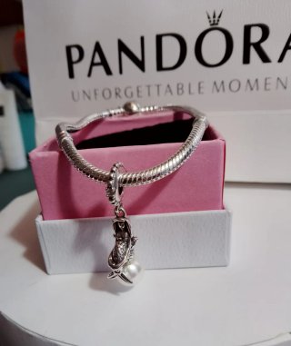 Pandora Charm Sirenita Perla Blanca