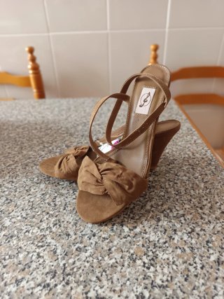 Sandalias con lazo. Nuevas a estrenar