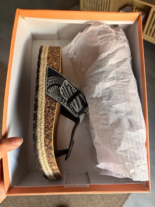 Sandalias nuevas sin estrenar