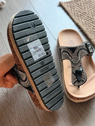 Sandalias nuevas sin estrenar
