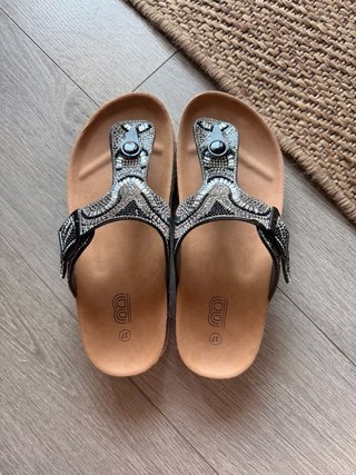 Sandalias nuevas sin estrenar