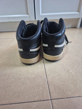 Zapatillas Nike Negras y Blancas Talla...