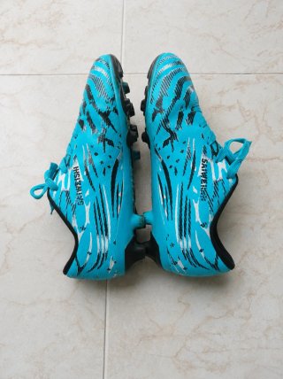 Botas de fútbol azules talla 35