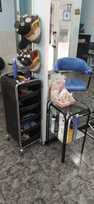 Mobiliario y productos de peluquería