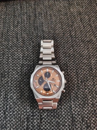 Reloj Casio Edifice Cronógrafo Dorado y Plateado