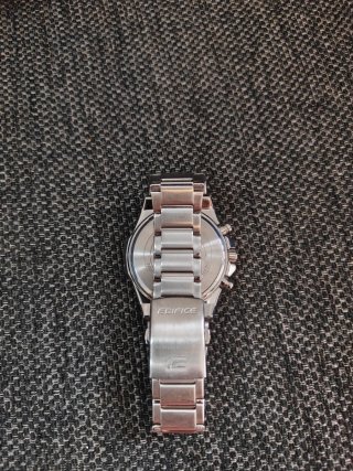 Reloj Casio Edifice Cronógrafo Dorado y Plateado