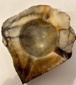 Cenicero antiguo de mármol natural