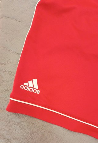 Pantaloncino Adidas rosso con strisce bianche