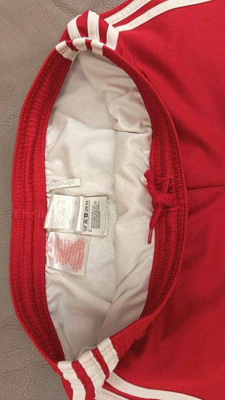 Pantaloncino Adidas rosso con strisce bianche