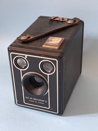 Fotocamera scatola Kodak six-20 Brownie D
