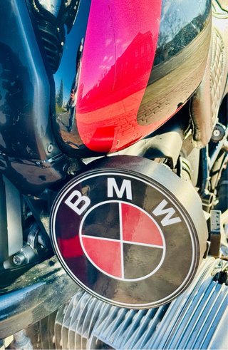 BMW Cafe Racer Negra y Roja