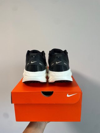 Nike Vomero 18 Talla 42 Hombre