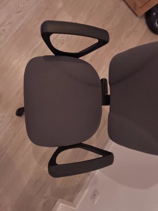 Silla de oficina ergonómica gris