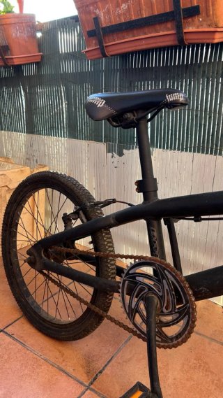 Bicicleta BMX negra