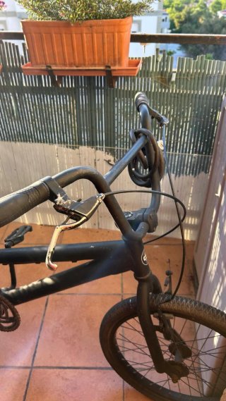 Bicicleta BMX negra