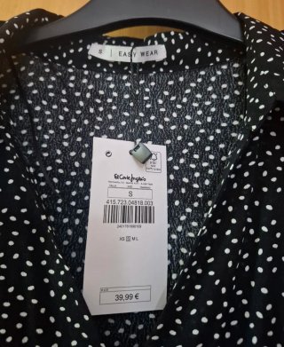 Vestido negro con lunares blancos