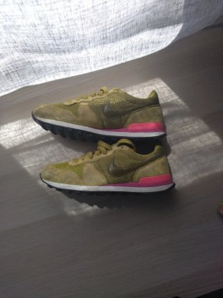 Zapatillas Nike Mujer amarillo y Rosa