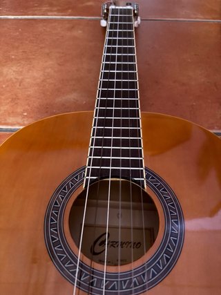 Guitarra Española con funda Negra .