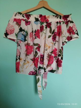 Blusa campesina floral. T. 46.