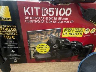 Kit Nikon D5100 con objetivos y accesorios