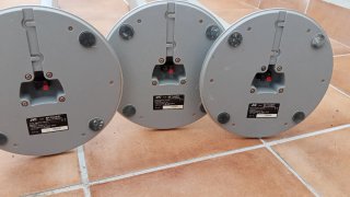 Altavoces de suelo JVC plateados