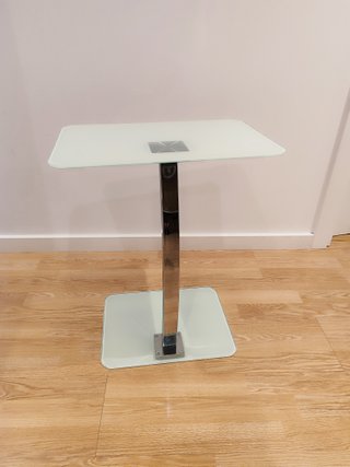 Mesa auxiliar cristal blanco
