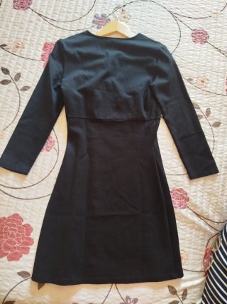 Vestido Naf Naf negro botones dorados
