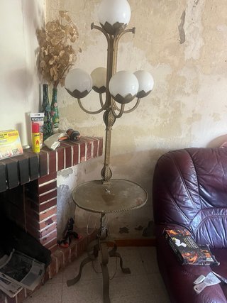 Lámpara de pie vintage dorada y blanca
