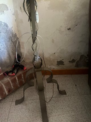 Lámpara de pie vintage dorada y blanca