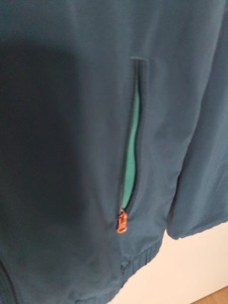 Chaqueta decathlon verde 8-9 131-140cm