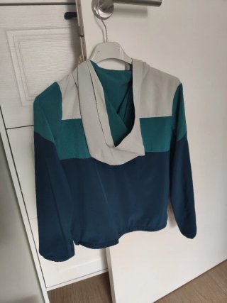 Chaqueta decathlon verde 8-9 131-140cm