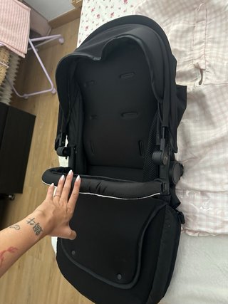 Carrito de bebé negro